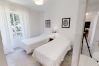 Lejlighed i San Pedro de Alcántara - Modern Gated Apartment near Beach & Puerto Banus