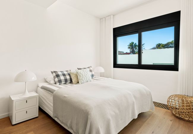 Villa i Marbella - Beachfront Villa with Heated Pool & Spa