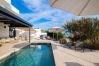 Villa i Marbella - Beachfront Villa with Heated Pool & Spa