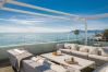 Villa i Marbella - Beachfront Villa with Heated Pool & Spa