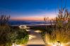 Villa i Marbella - Beachfront Villa with Heated Pool & Spa