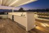 Villa i Marbella - Beachfront Villa with Heated Pool & Spa