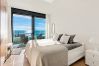 Villa i Marbella - Beachfront Villa with Heated Pool & Spa