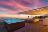 Villa i Marbella - Beachfront Villa with Heated Pool & Spa