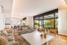 Villa i Marbella - Beachfront Villa with Heated Pool & Spa