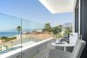 Villa i Marbella - Beachfront Villa with Heated Pool & Spa