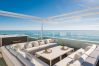 Villa i Marbella - Beachfront Villa with Heated Pool & Spa