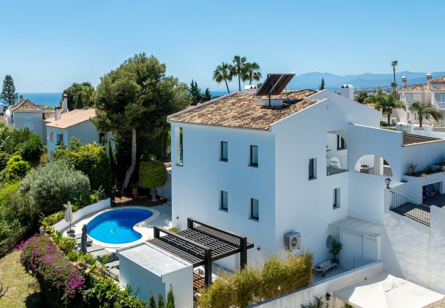 Villa i Marbella - Elegant Villa with sea Views & Pool Marbella