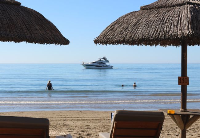 Villa i Marbella - Elegant Villa with sea Views & Pool Marbella