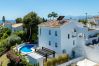 Villa i Marbella - Elegant Villa with sea Views & Pool Marbella