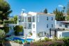Villa i Marbella - Elegant Villa with sea Views & Pool Marbella