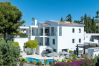 Villa i Marbella - Elegant Villa with sea Views & Pool Marbella