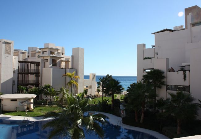 Lejlighed i Estepona - 107 - Two-Bedroom Beach Apartment