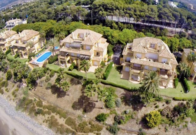 Lejlighed i Marbella - 18166 - SUPERB FRONT LINE LOCATION - HEATED POOL