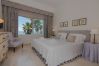 Lejlighed i Marbella - 18166 - SUPERB FRONT LINE LOCATION - HEATED POOL