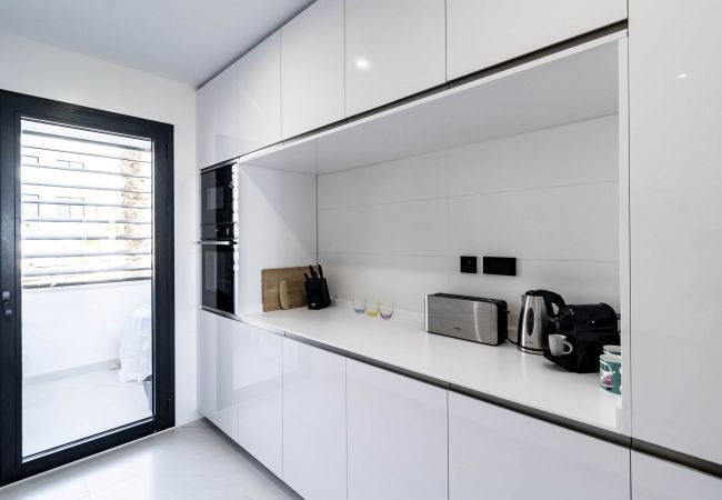 Lejlighed i Estepona - LAE23i- Modern apartment in Luxury urbanisation