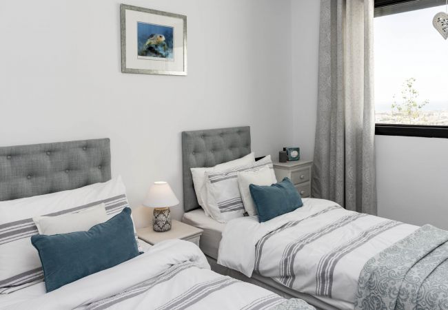 Lejlighed i Estepona - LAE23i- Modern apartment in Luxury urbanisation