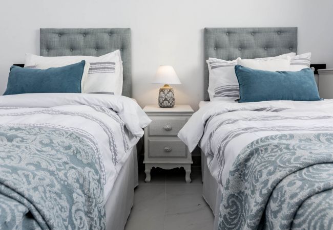 Lejlighed i Estepona - LAE23i- Modern apartment in Luxury urbanisation