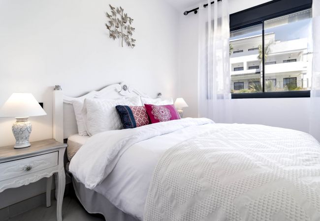 Lejlighed i Estepona - LAE23i- Modern apartment in Luxury urbanisation