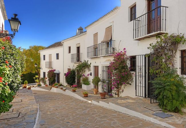 Byhus i Marbella - EN- Cozy Andalusian style townhouse  in Marbella