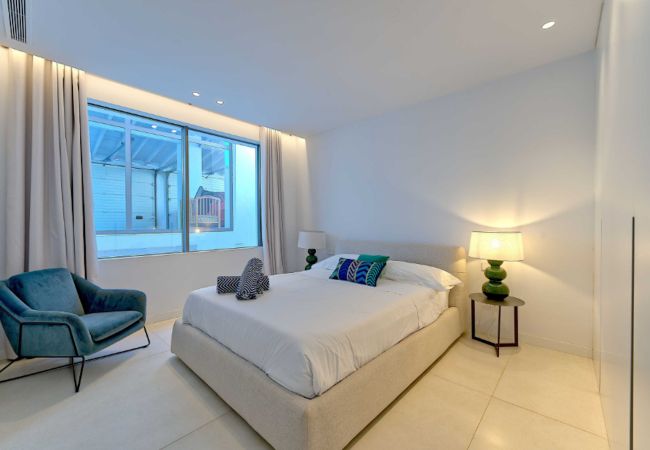 Villa i Marbella - Contemporary & Very Spacious Villa Puerto Banus