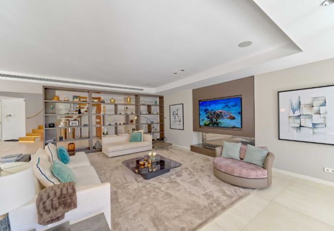Villa i Marbella - Contemporary & Very Spacious Villa Puerto Banus