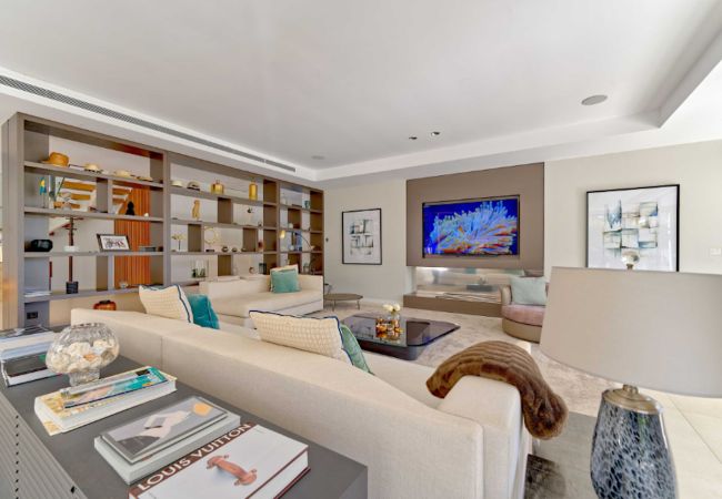 Villa i Marbella - Contemporary & Very Spacious Villa Puerto Banus