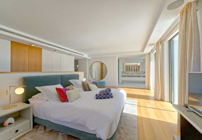 Villa i Marbella - Contemporary & Very Spacious Villa Puerto Banus