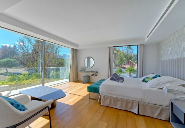 Villa i Marbella - Contemporary & Very Spacious Villa Puerto Banus