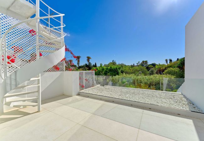 Villa i Marbella - Contemporary & Very Spacious Villa Puerto Banus