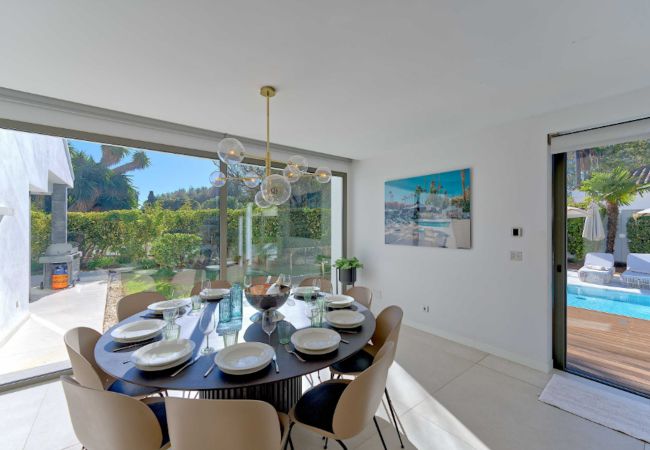 Villa i Marbella - Contemporary & Very Spacious Villa Puerto Banus