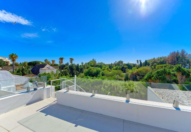 Villa i Marbella - Contemporary & Very Spacious Villa Puerto Banus