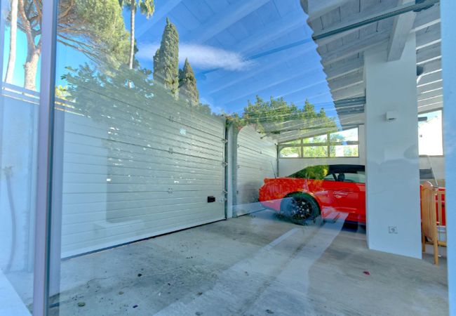 Villa i Marbella - Contemporary & Very Spacious Villa Puerto Banus