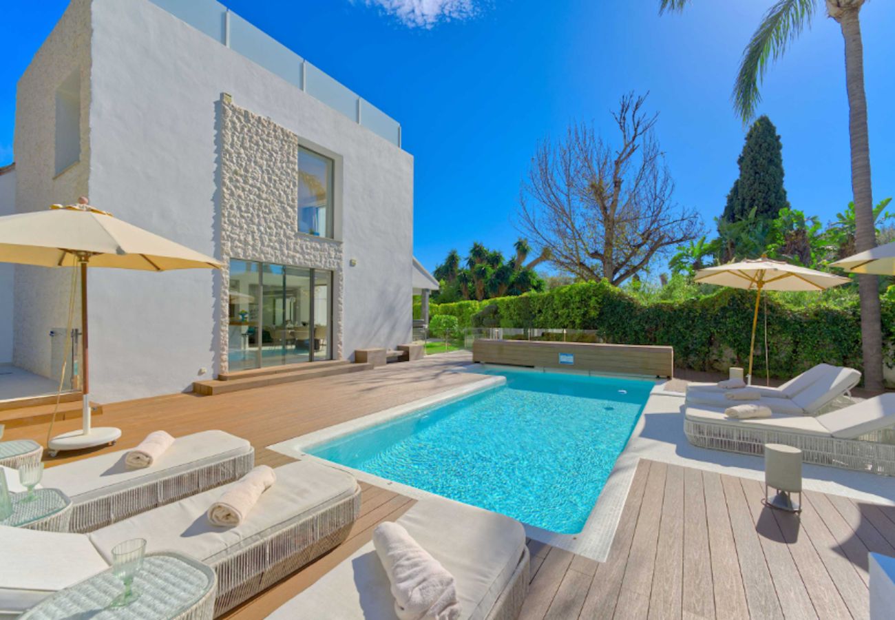 Villa i Marbella - Contemporary & Very Spacious Villa Puerto Banus