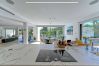 Villa i Marbella - Contemporary & Very Spacious Villa Puerto Banus