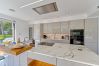 Villa i Marbella - Contemporary & Very Spacious Villa Puerto Banus