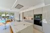 Villa i Marbella - Contemporary & Very Spacious Villa Puerto Banus