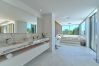 Villa i Marbella - Contemporary & Very Spacious Villa Puerto Banus