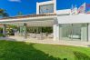 Villa i Marbella - Contemporary & Very Spacious Villa Puerto Banus