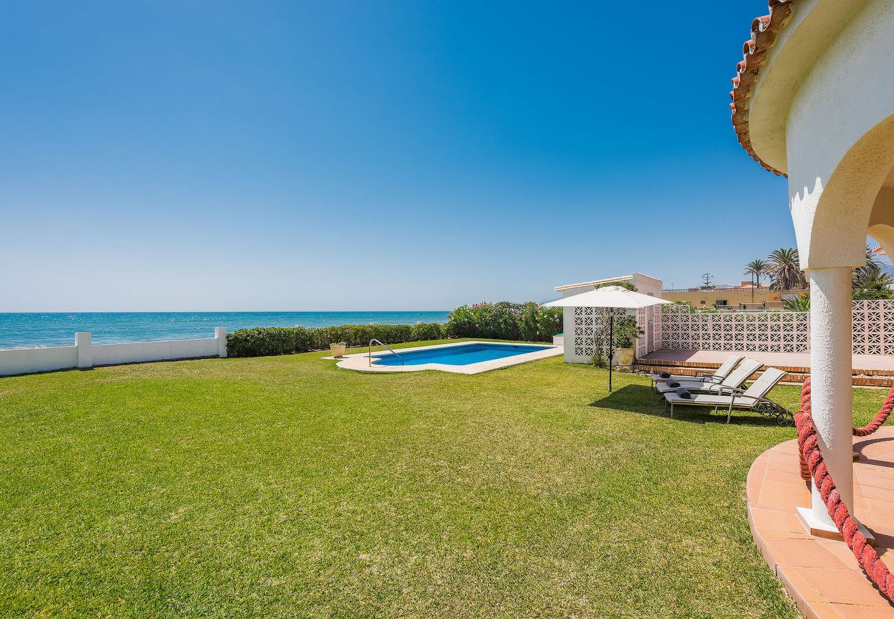 Villa i Marbella - 1100 - BEACH FRONT VILLA