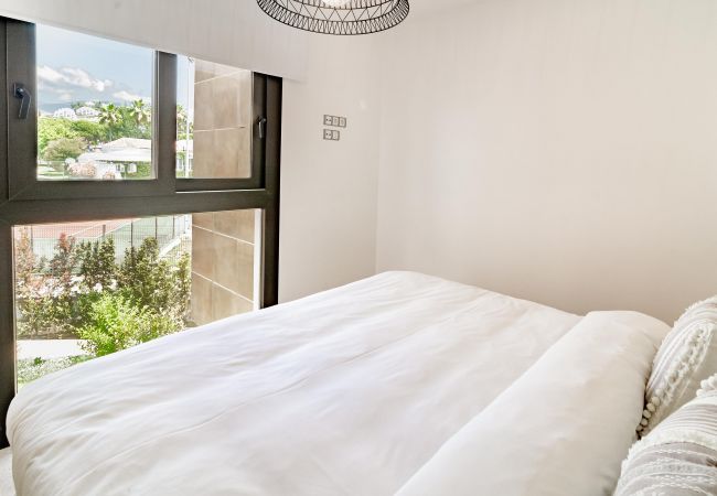 Byhus i Nueva andalucia - GG- Modern townhouse, families & couples only