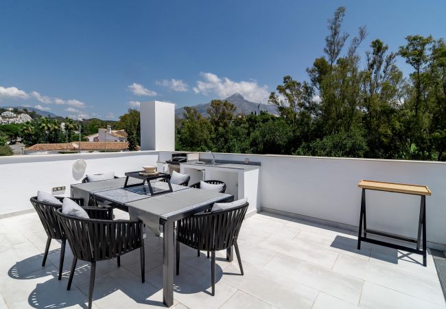 Byhus i Nueva andalucia - GG- Modern townhouse, families & couples only