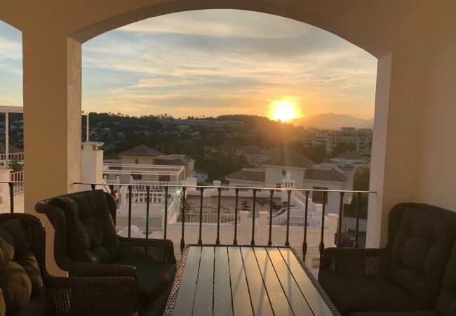 Byhus i Nueva andalucia - AP128- Big townhouse - sunny side of Aloha Pueblo