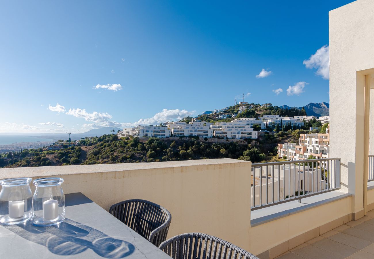 Lejlighed i Marbella - Luxurious Penthouse with Spa Amenities