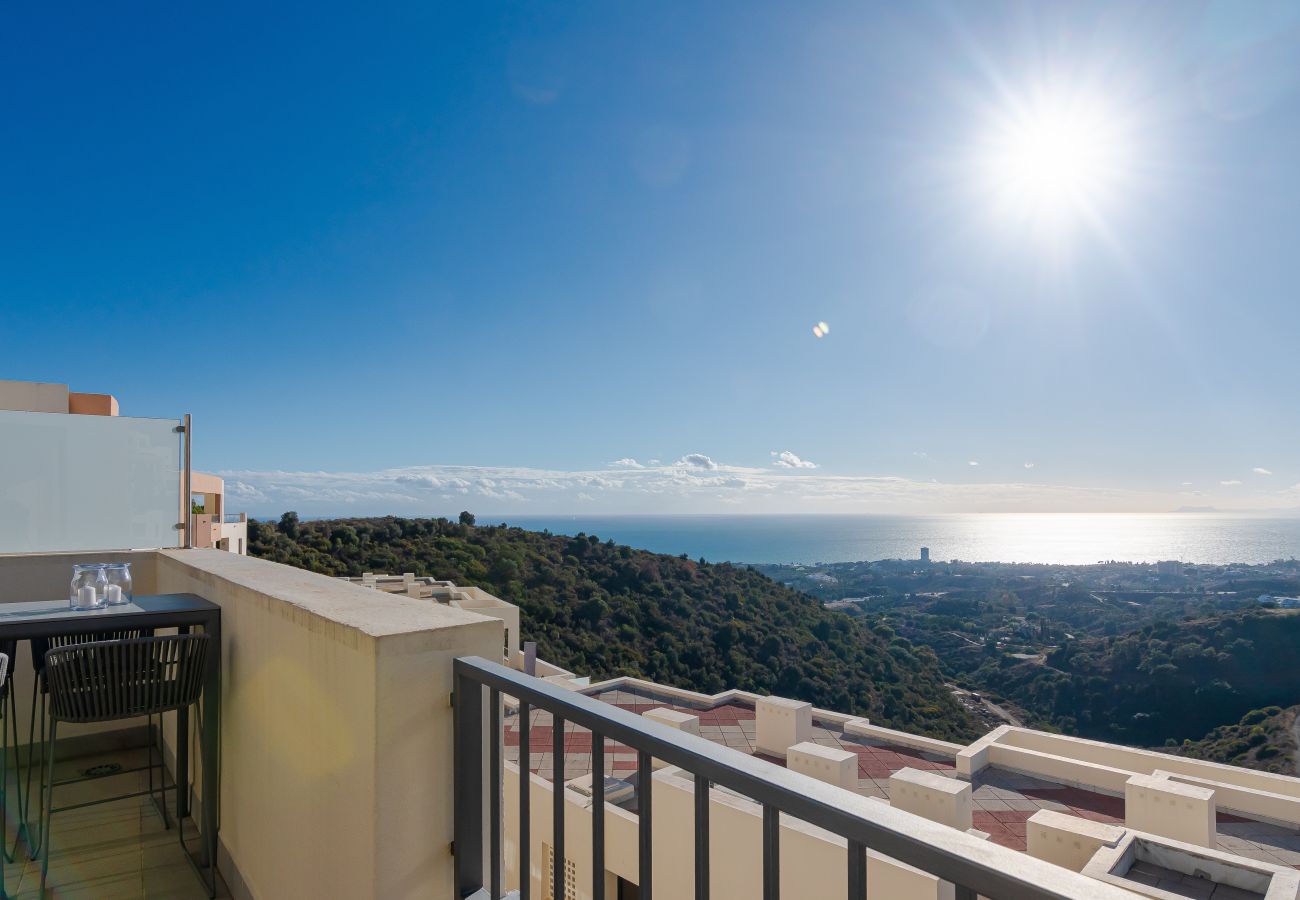 Lejlighed i Marbella - Luxurious Penthouse with Spa Amenities