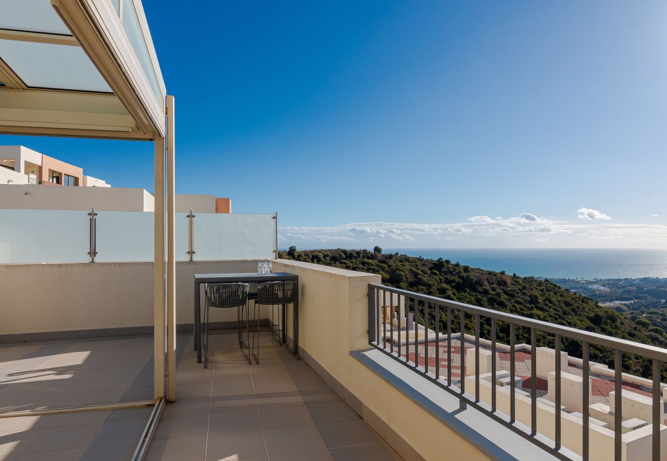Lejlighed i Marbella - Luxurious Penthouse with Spa Amenities
