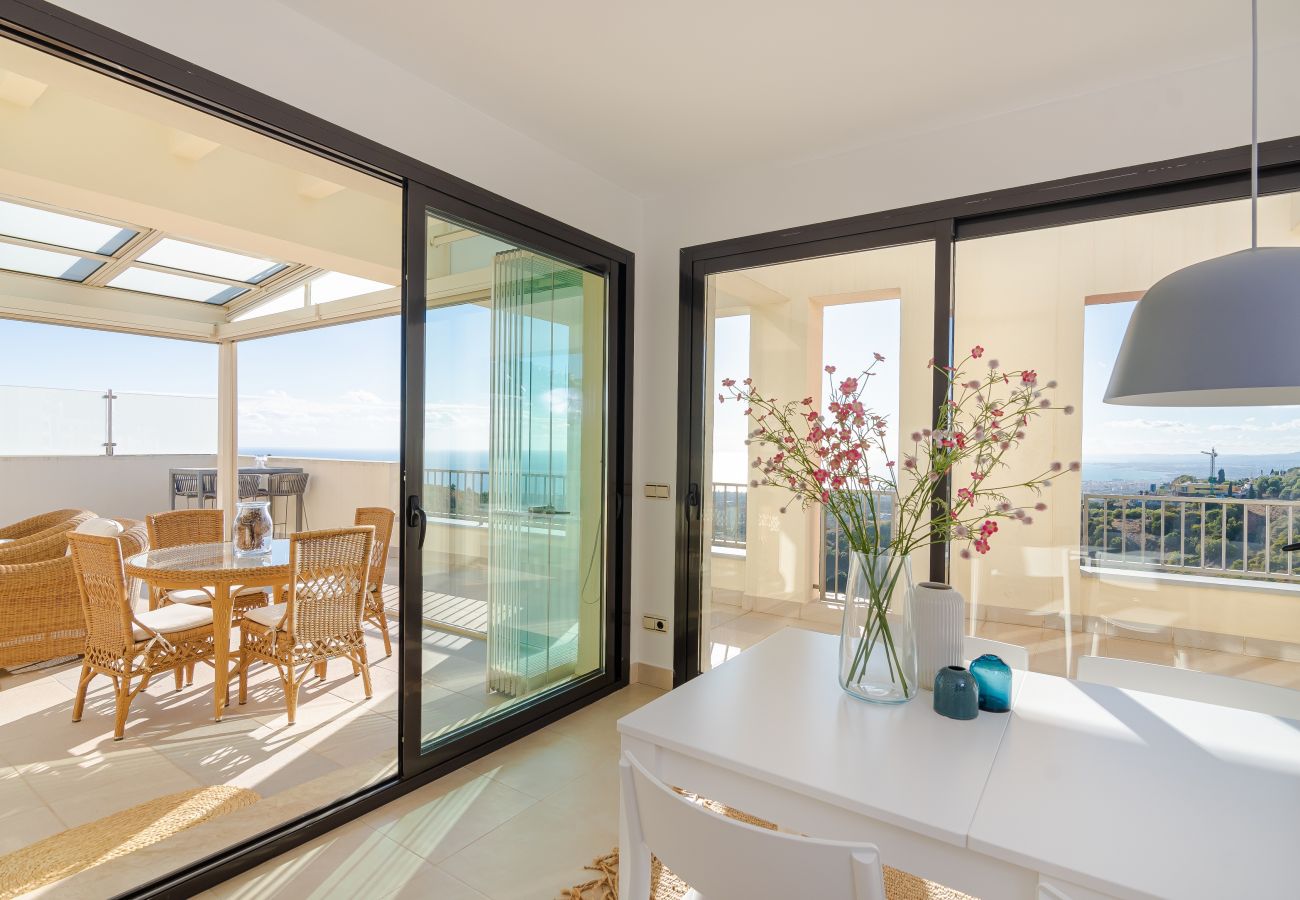 Lejlighed i Marbella - Luxurious Penthouse with Spa Amenities