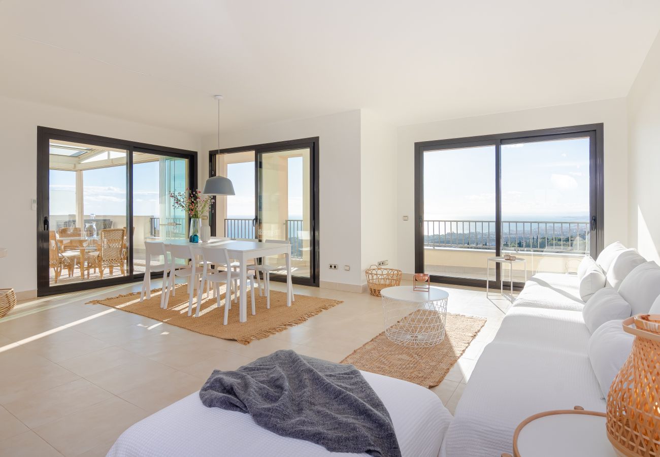 Lejlighed i Marbella - Luxurious Penthouse with Spa Amenities