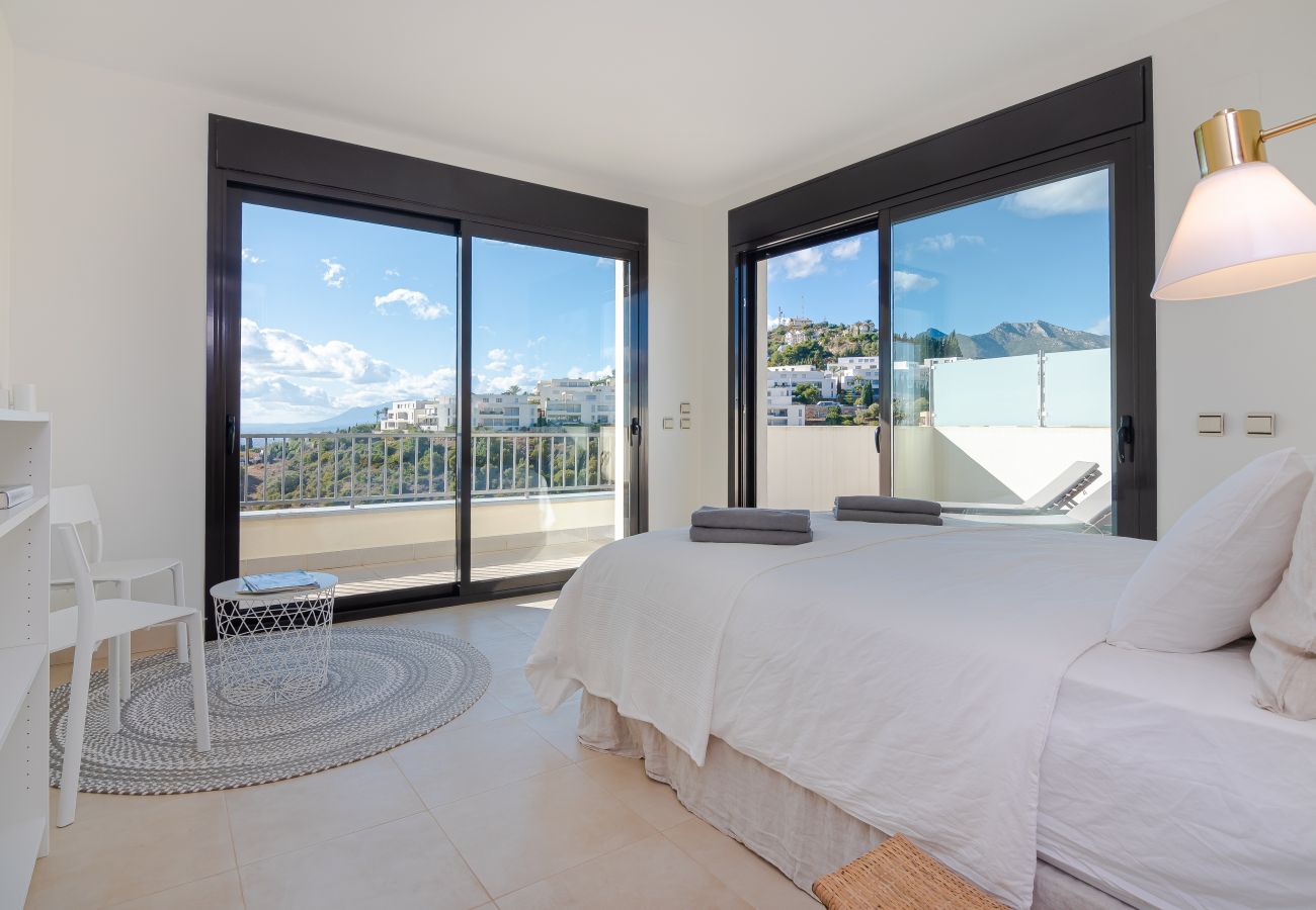 Lejlighed i Marbella - Luxurious Penthouse with Spa Amenities