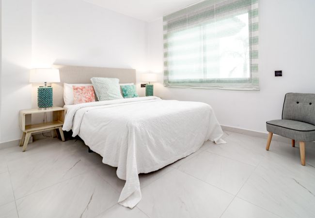 Lejlighed i Estepona - LAE9.1I- Apotel Estepona Hills by roomservices
